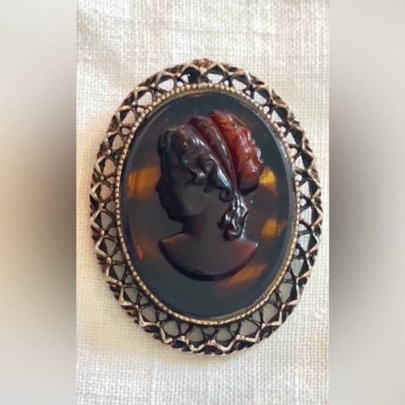 VTG Amber / Tigers-Eye Cut Glass Cameo Woman Facing Left 2.25”L - Picture 7 of 7